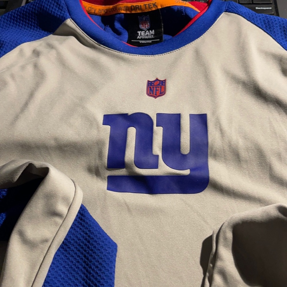 Long sleeved NY Giants NFL shirt in EUC